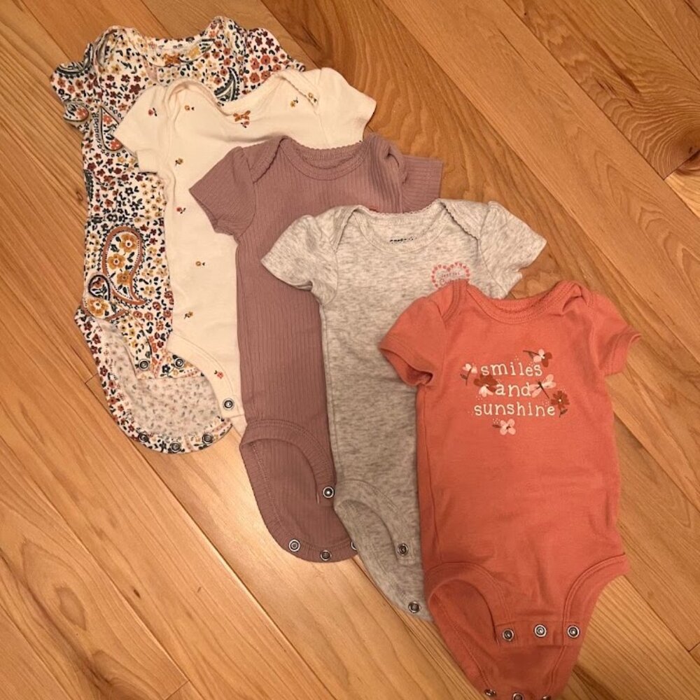CARTERS SIZE NB GIRLS SHORT SLEEVE BODYSUITS - 5 PACK